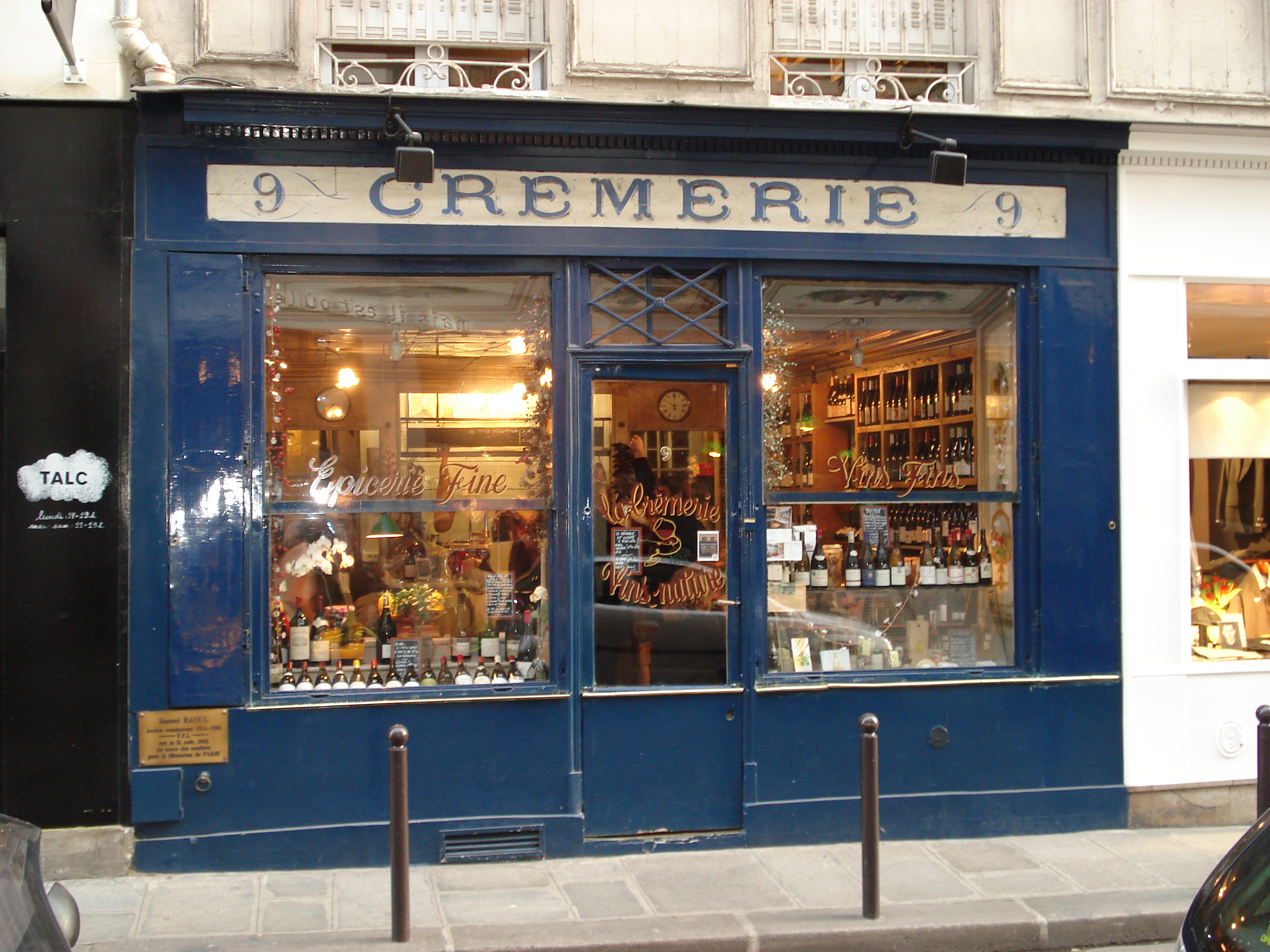 La Cremerie wine bar in Paris, France