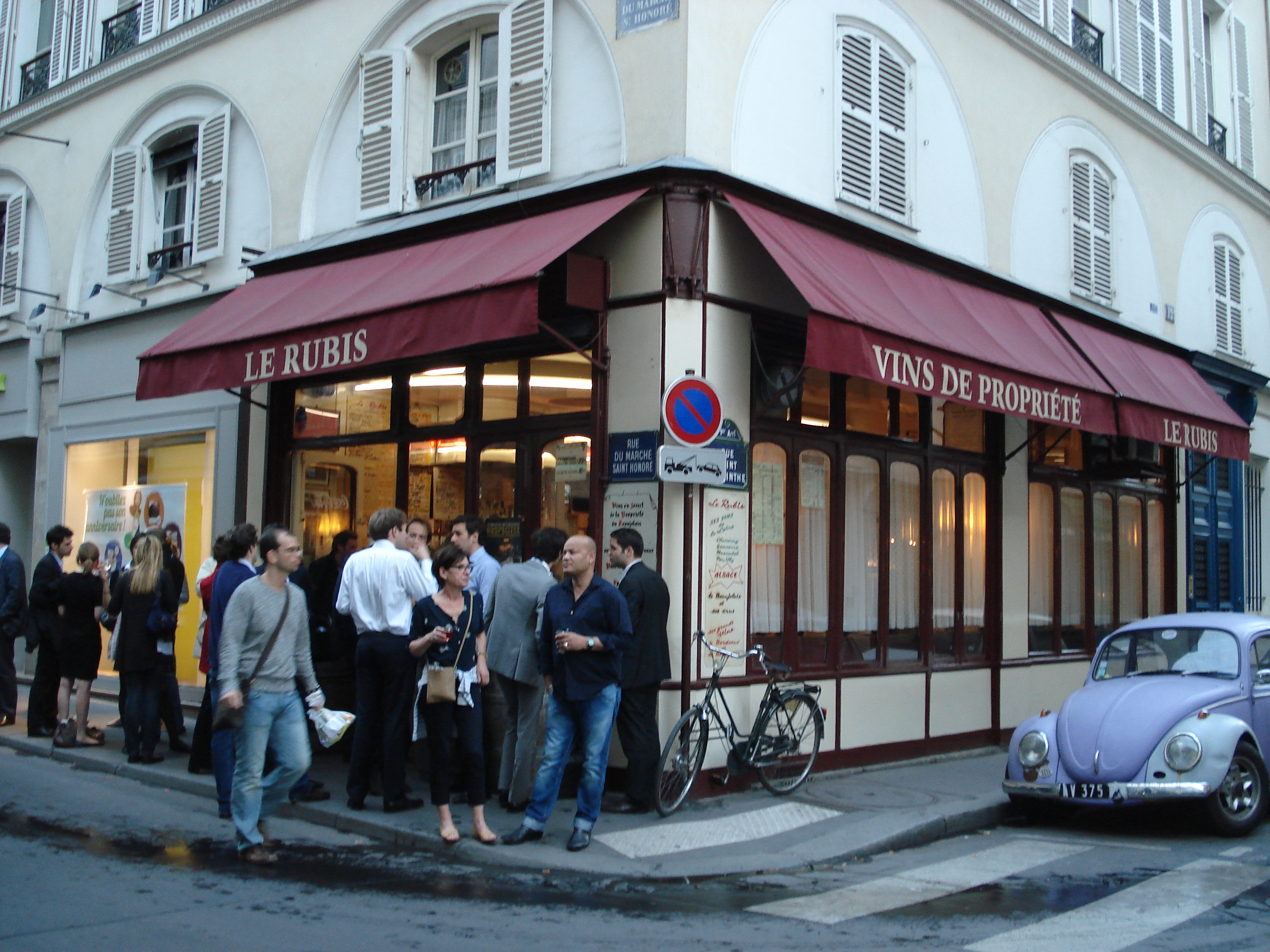 Le Rubis Wine Bar in Paris, France